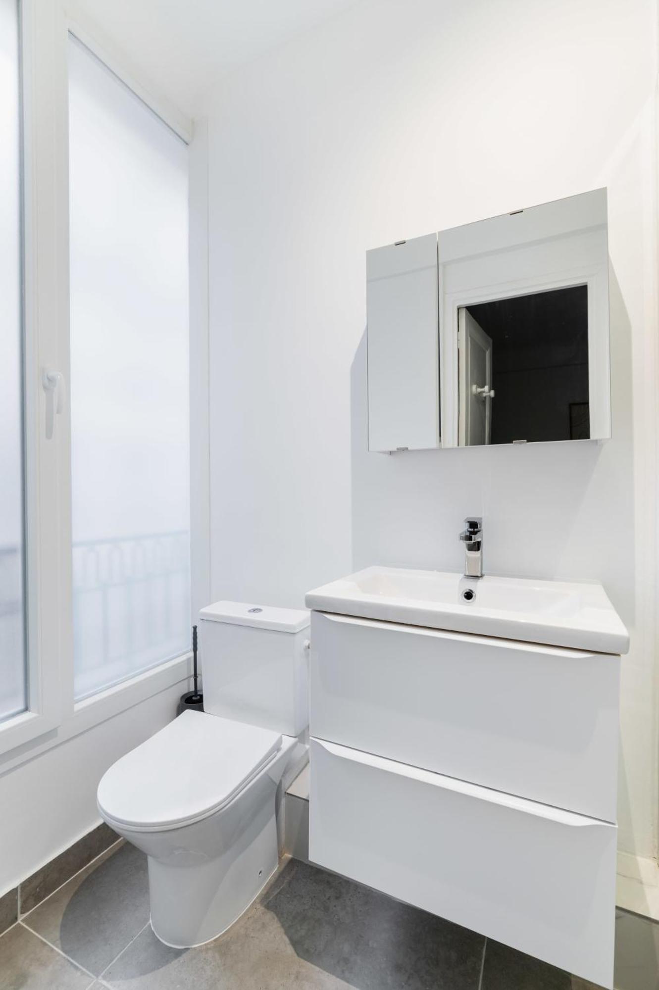 Elegant Sacre Coeur Metro Anvers - 18 -2p Apartment *