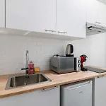 Studio elegant sacre coeur metro anvers - Paris 18 -2P